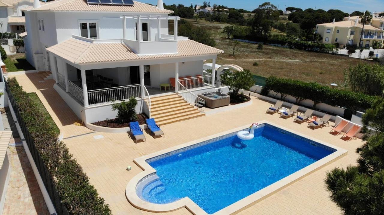 Sunset Villa by Laranjal Rentals Olhos de Agua  Bagian luar foto