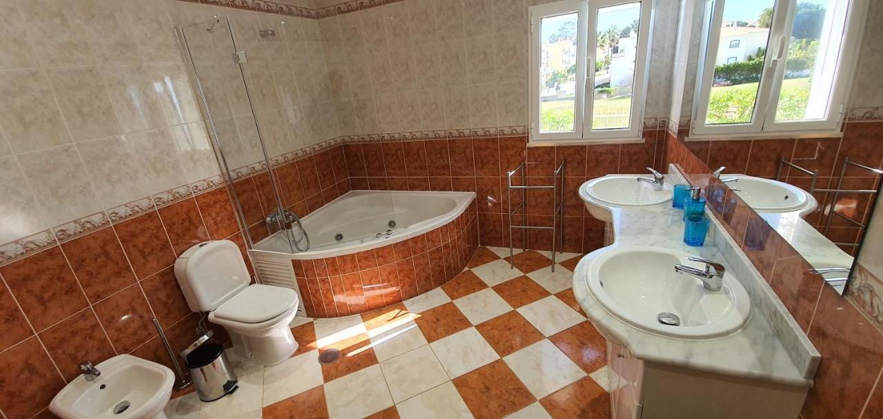 Sunset Villa by Laranjal Rentals Olhos de Agua  Bagian luar foto