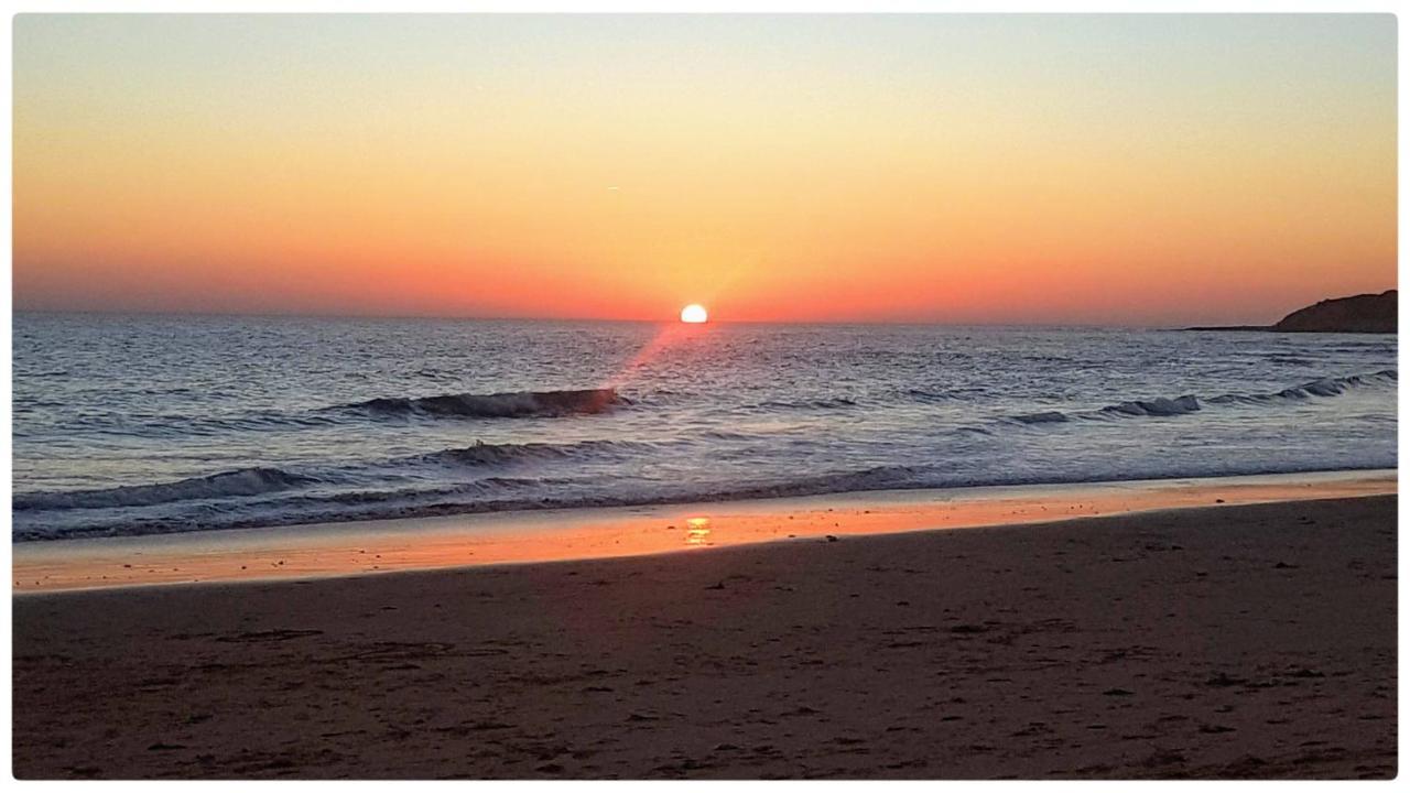 Sunset Villa by Laranjal Rentals Olhos de Agua  Bagian luar foto